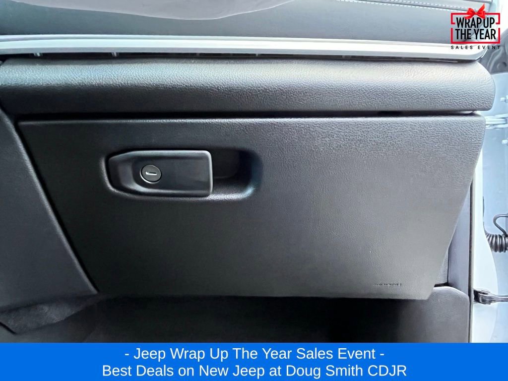 New 2025 Jeep Grand Cherokee L Laredo image 21