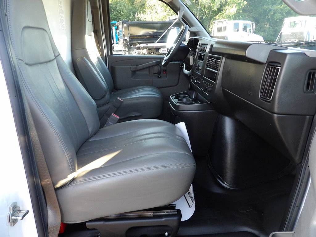 Used 2022 GMC Savana 3500 Extended w/ Power Convenience Package RWD image 28