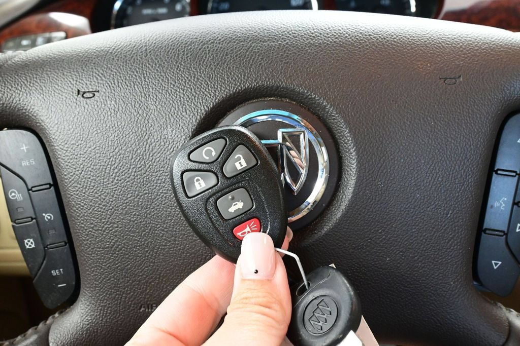 Used 2008 Buick Lucerne CXL w/ Ultra Confidence Package FWD image 28