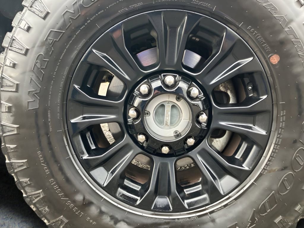 Used 2022 Ford F350 Platinum w/ Tremor Off-Road Package image 9