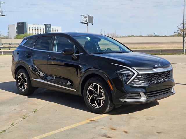 Used 2025 Kia Sportage LX image 3