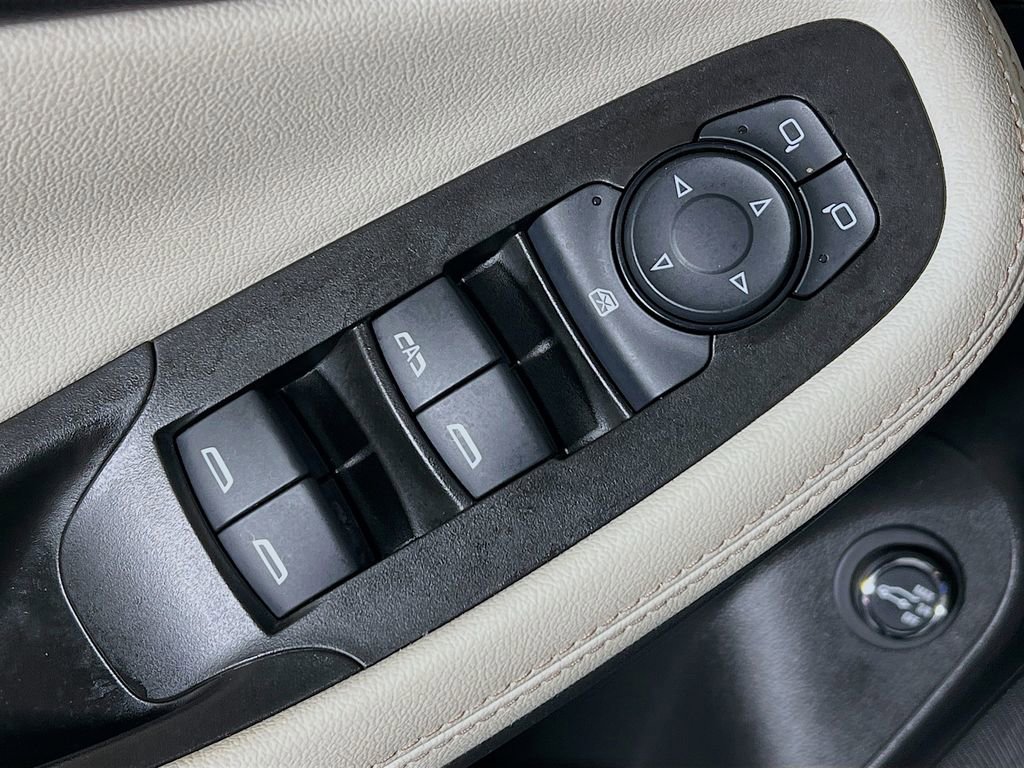 Used 2024 Buick Encore GX Avenir w/ Avenir Convenience Package image 17