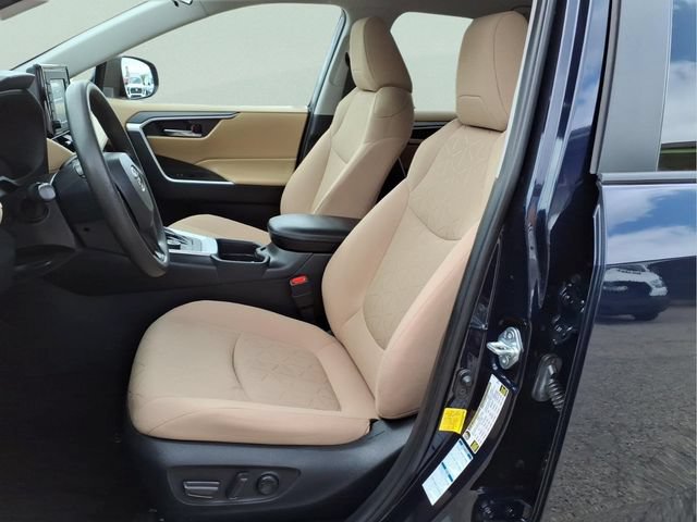 Used 2021 Toyota RAV4 XLE AWD/4WD image 12