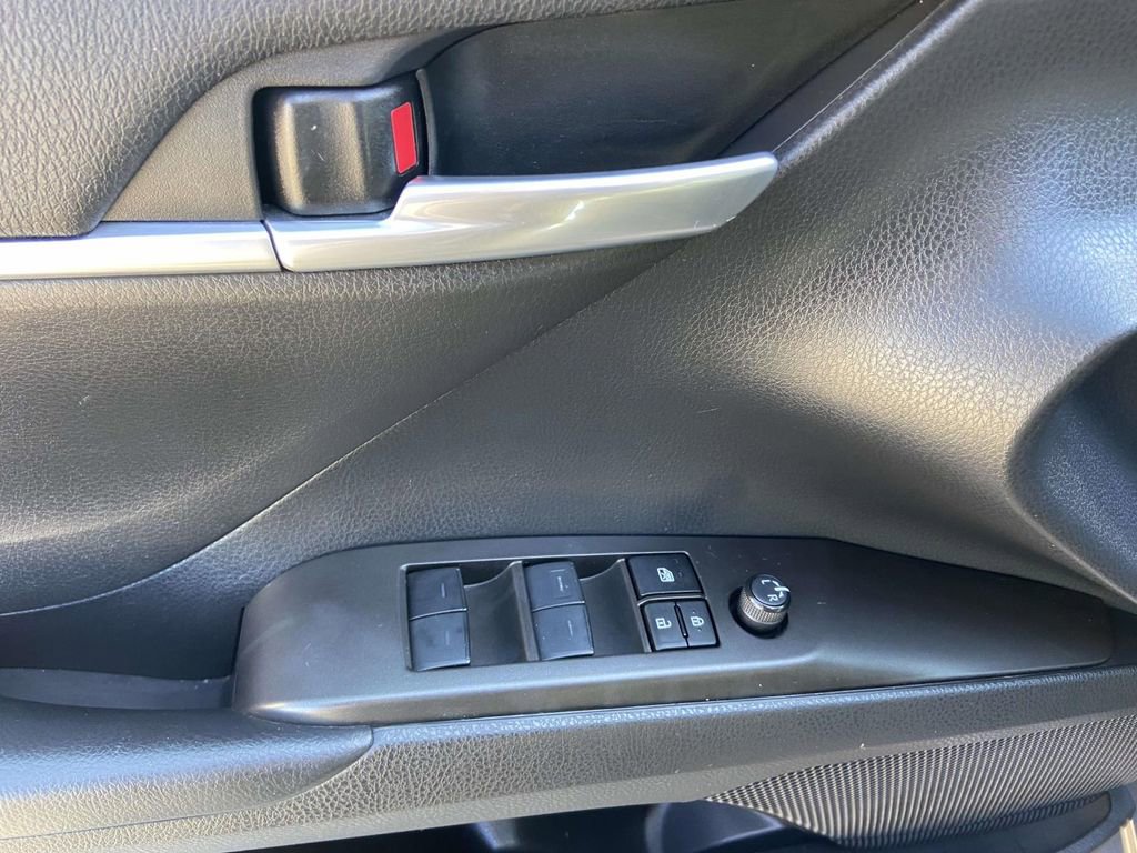 Used 2023 Toyota Camry SE w/ Convenience Package image 13