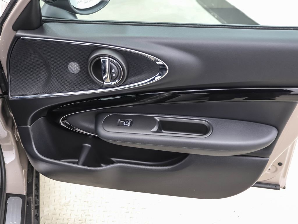 Used 2023 MINI Cooper Clubman S w/ Premium Package image 27
