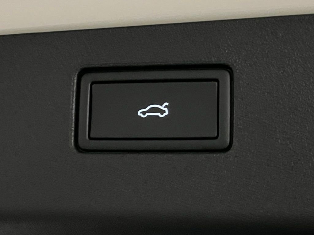 New 2025 Volkswagen Tiguan SE R-Line image 40