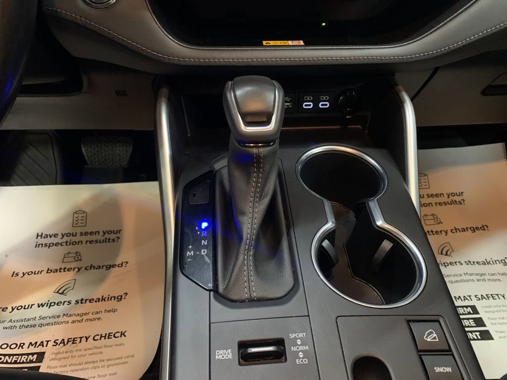 Used 2023 Toyota Highlander XLE image 27