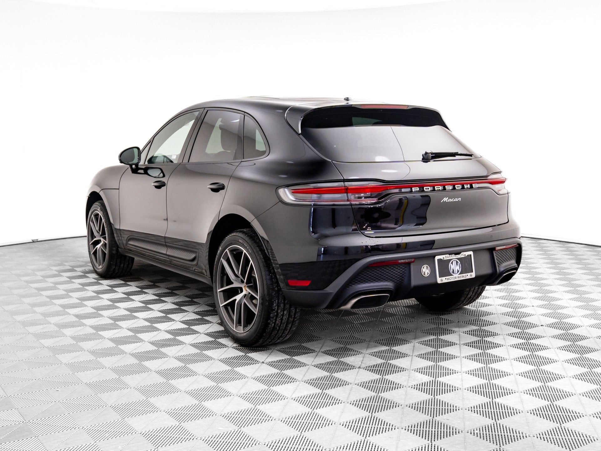 Certified 2026 Porsche Macan AWD/4WD image 3