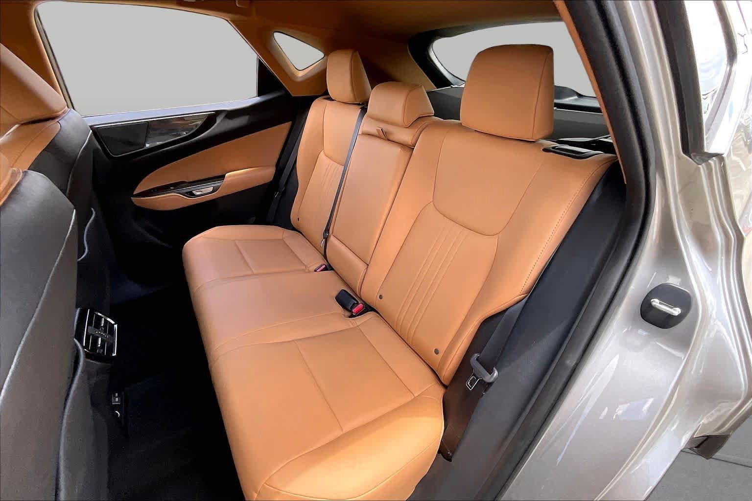 Used 2025 Lexus NX 250 FWD w/ Towing Package (2000 Lbs) image 18