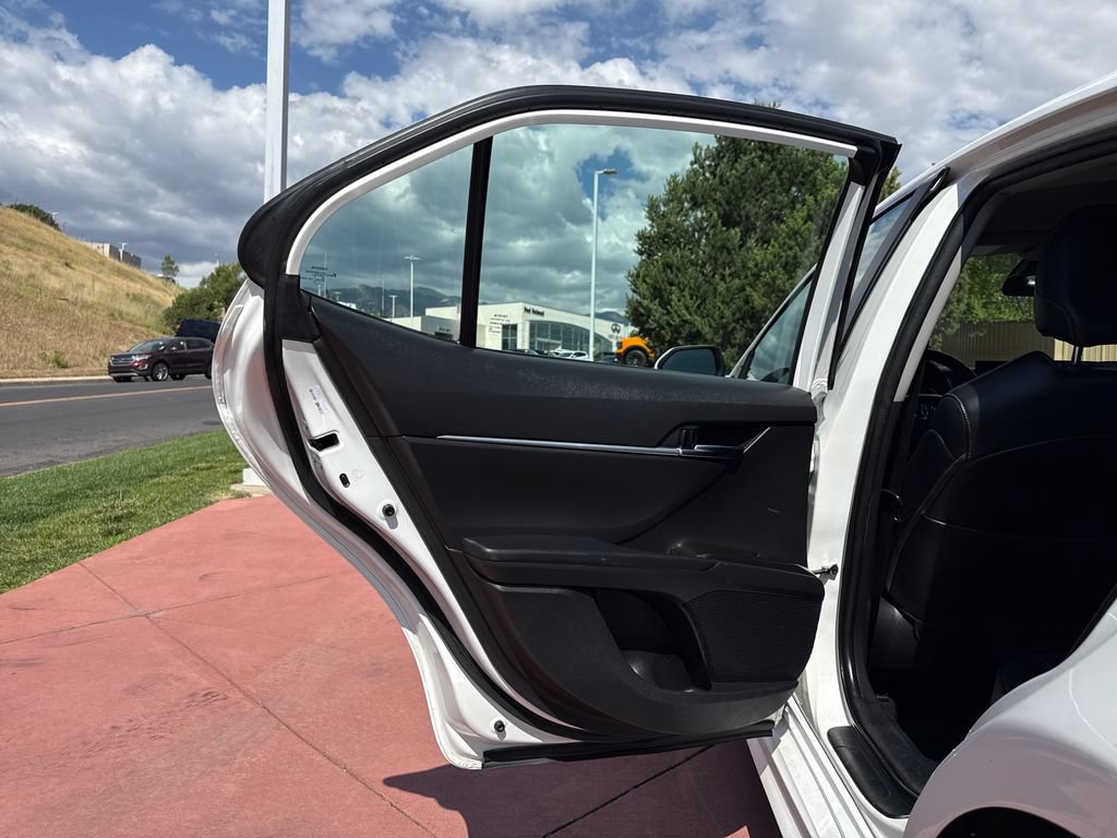 Used 2022 Toyota Camry SE FWD image 19