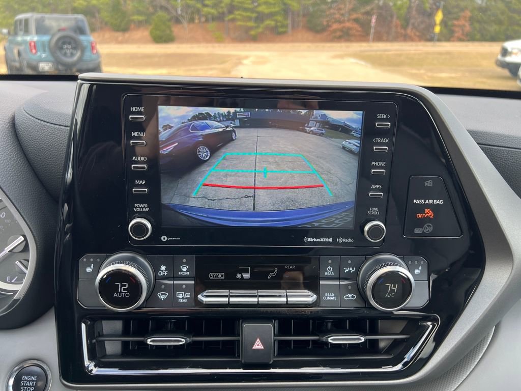 Used 2022 Toyota Highlander XLE AWD/4WD image 21