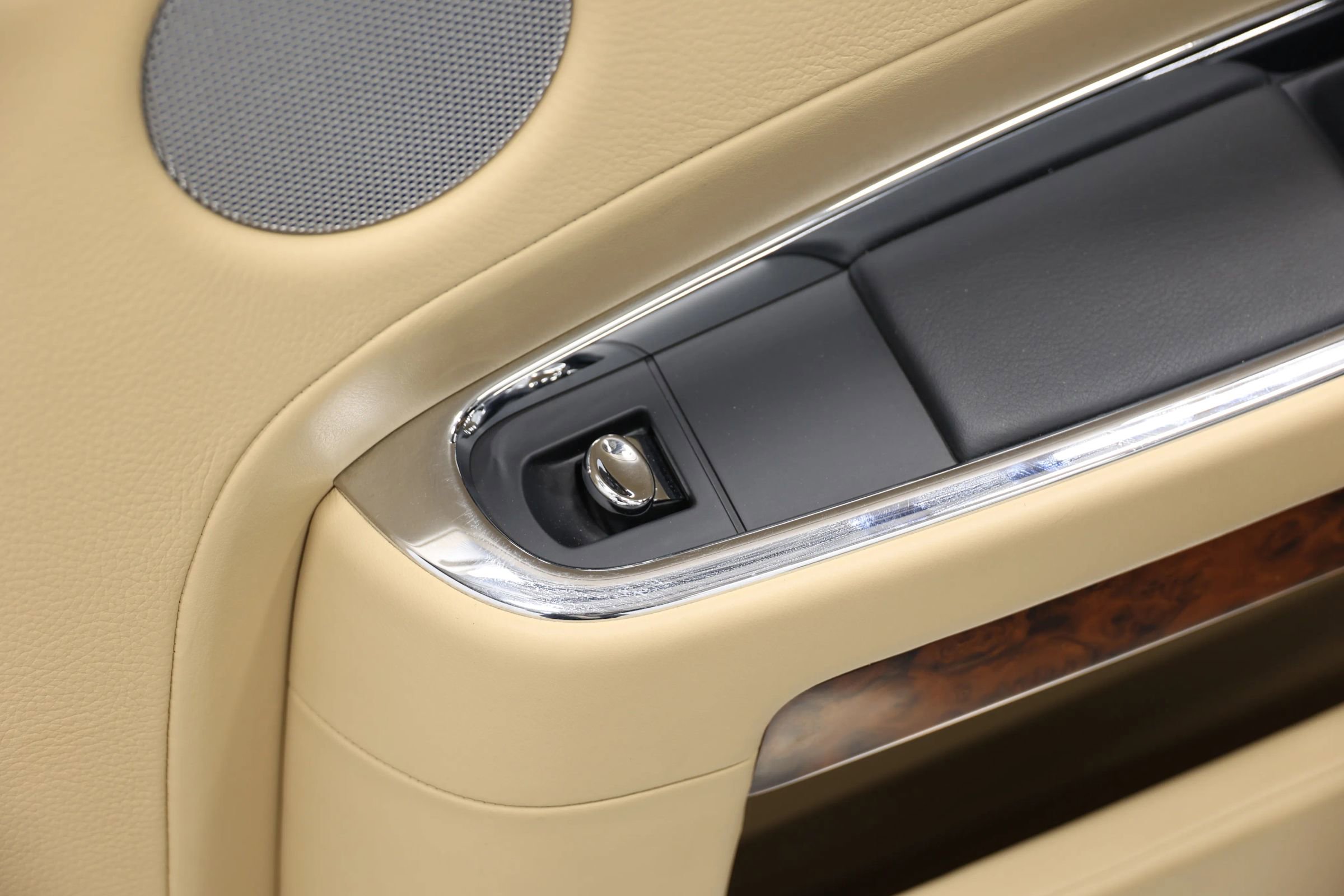 Used 2015 Rolls-Royce Ghost image 85