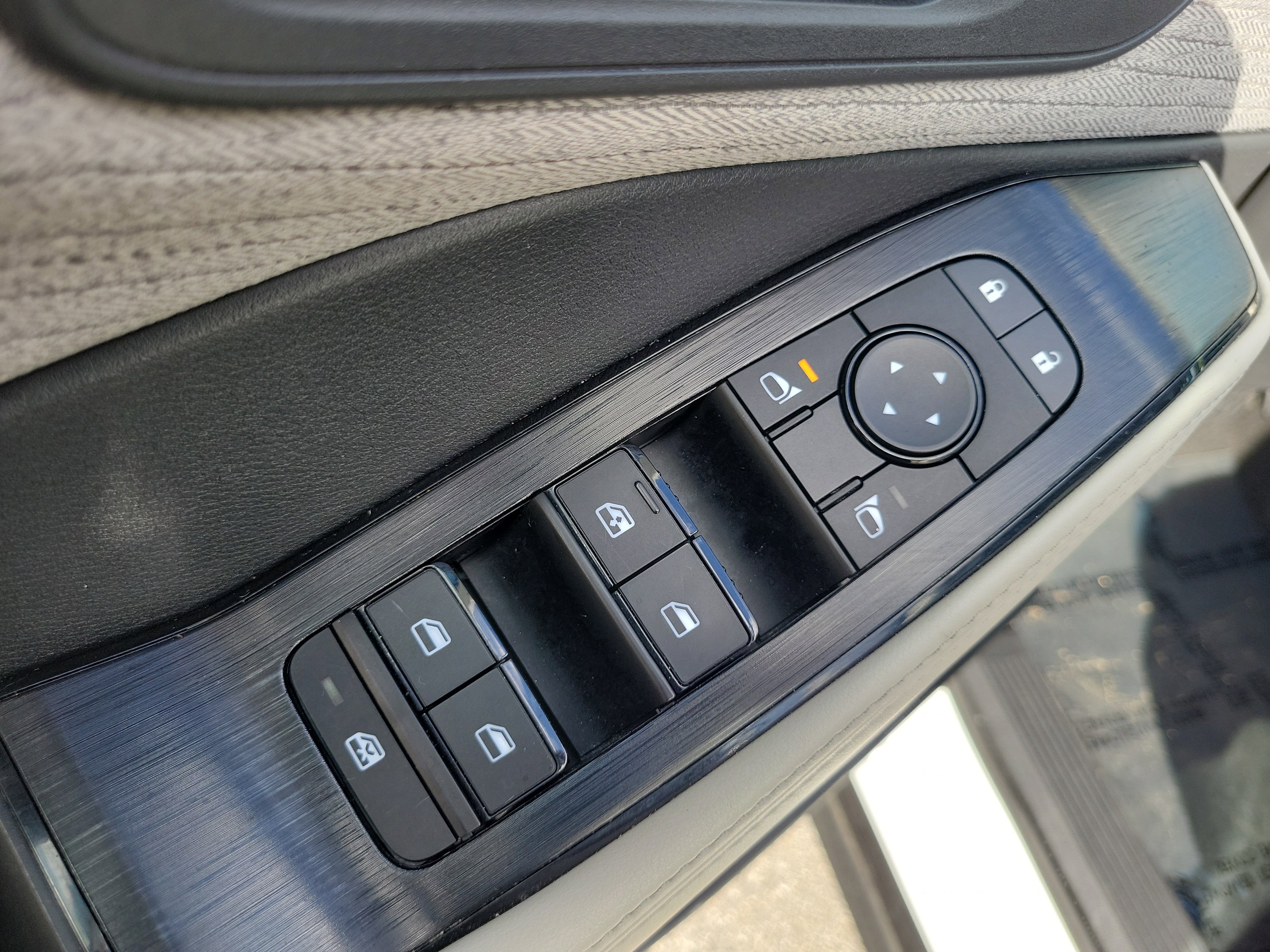 Used 2021 Nissan Rogue SV image 24