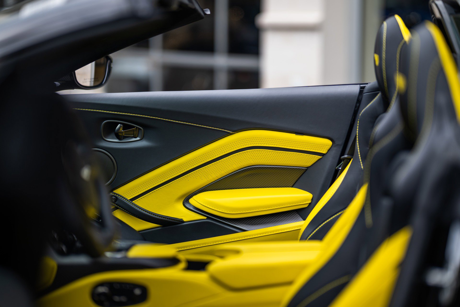 Used 2023 Aston Martin V12 Vantage Roadster image 47