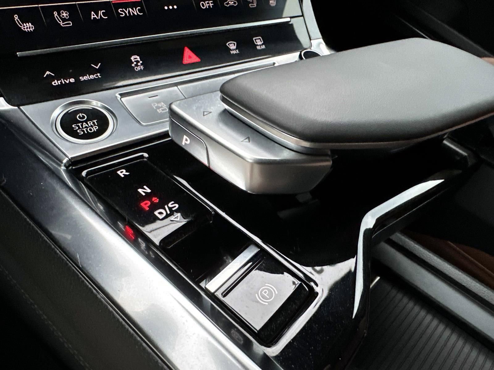 Used 2022 Audi e-tron Premium Plus image 23