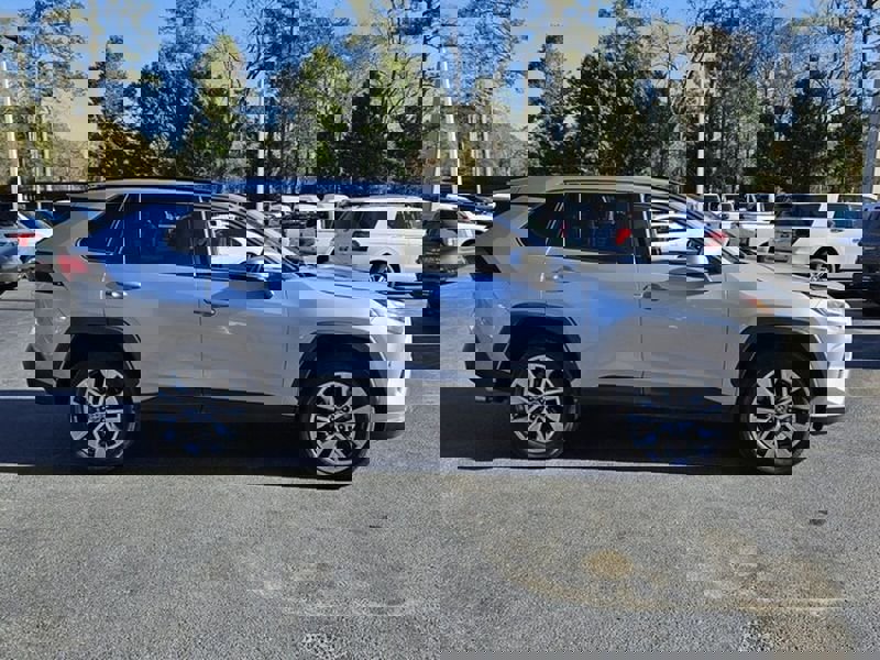 Used 2023 Toyota RAV4 XLE Premium image 18