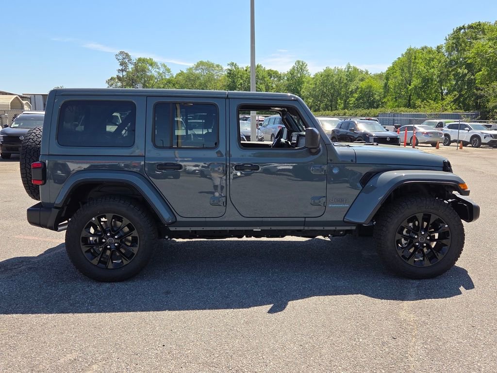 Used 2025 Jeep Wrangler Unlimited Sahara w/ Safety Group AWD/4WD image 11