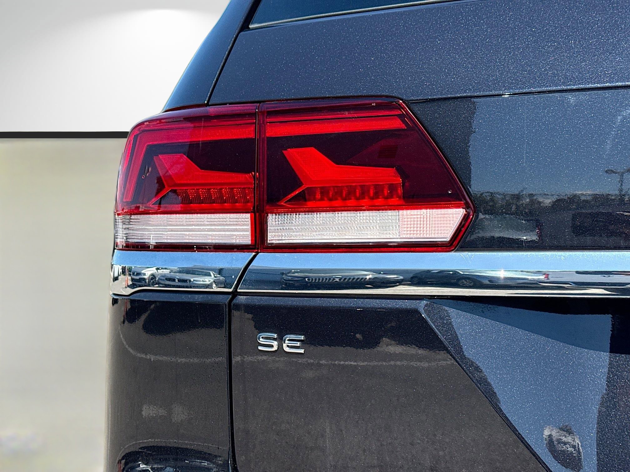 Used 2023 Volkswagen Atlas SE w/ Black Wheel Package image 10