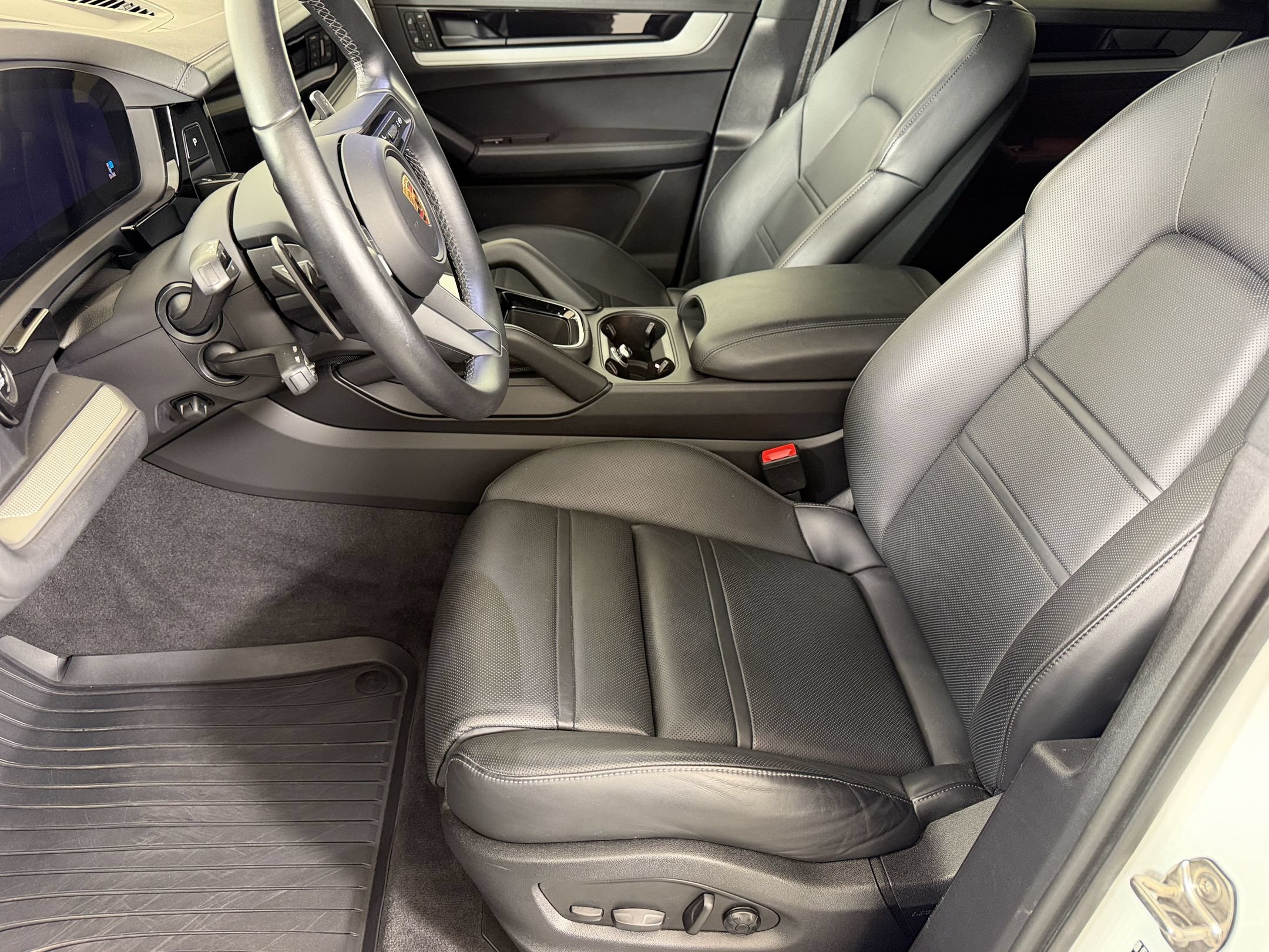 Certified 2024 Porsche Cayenne AWD/4WD image 5