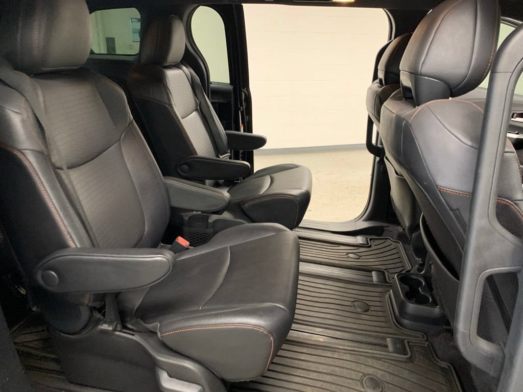 Used 2024 Toyota Sienna XSE FWD image 6