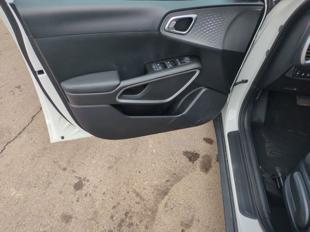 Used 2025 Kia Soul LX w/ LX Technology Package image 19