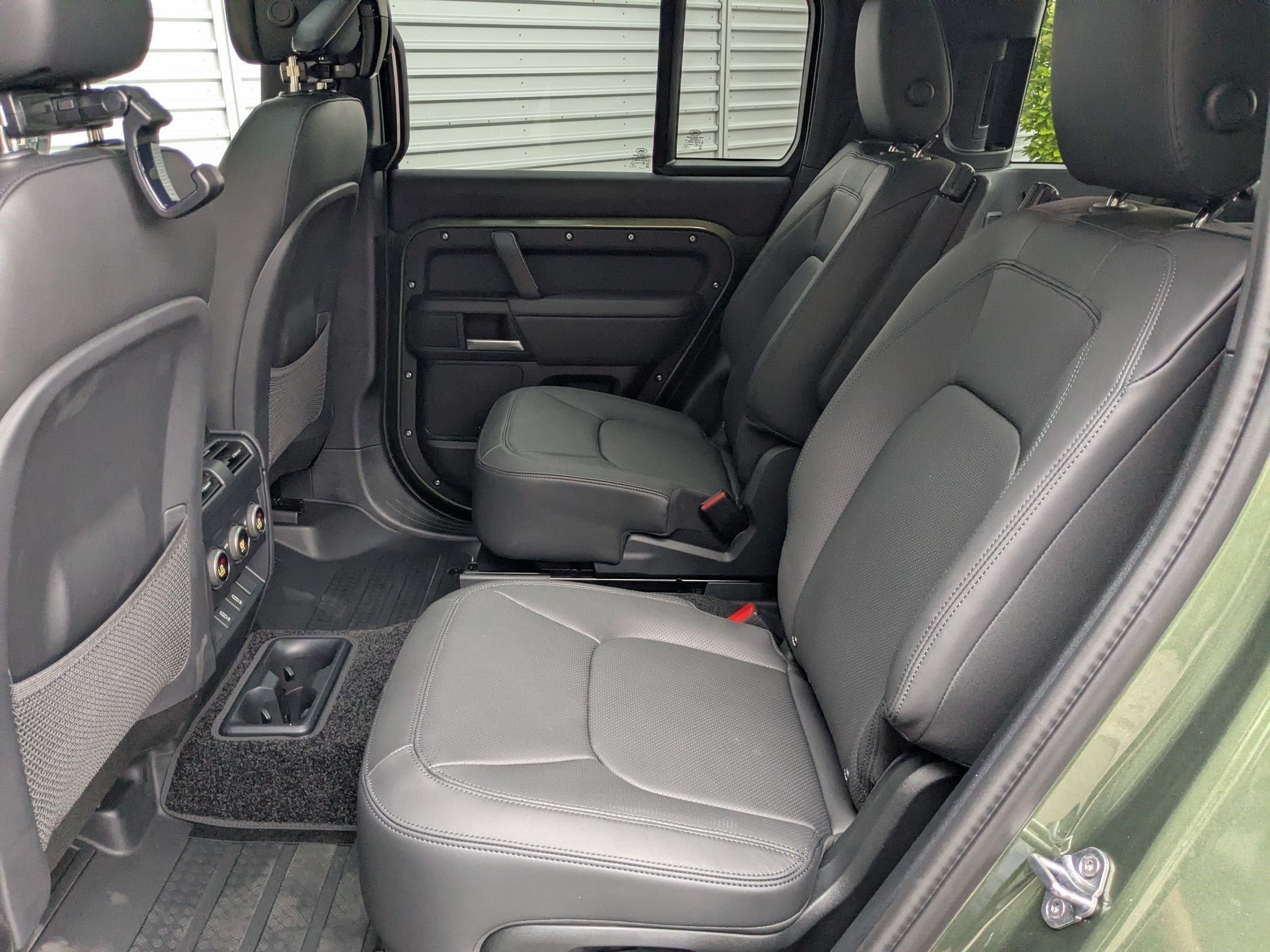New 2026 Land Rover Defender 130 X-Dynamic SE AWD/4WD image 28