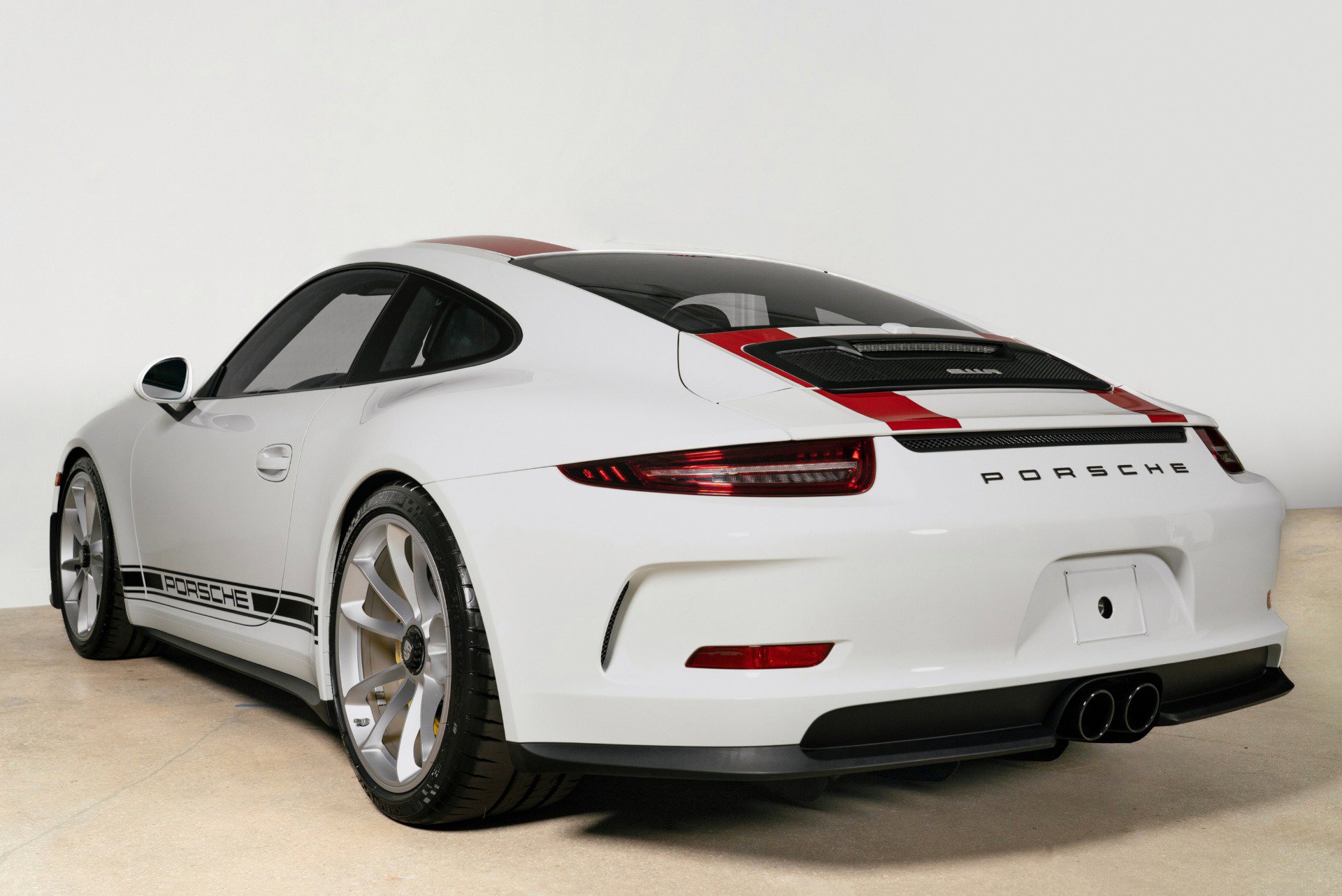 Used 2016 Porsche 911 R image 10