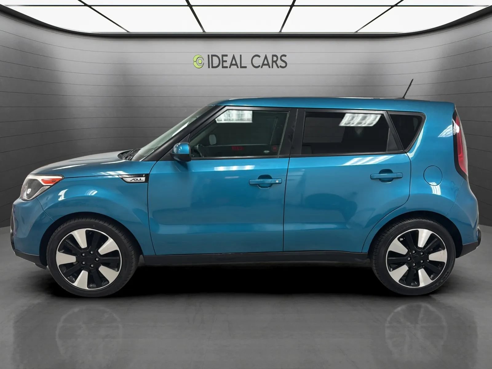 Used 2016 Kia Soul + w/ Designer's Package FWD image 8