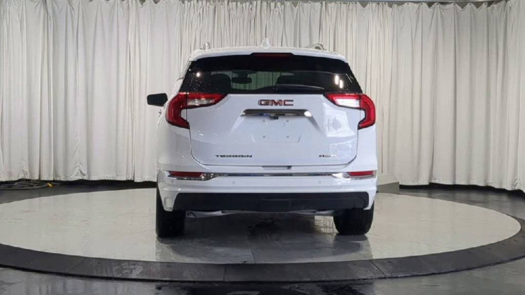 Used 2023 GMC Terrain Denali w/ Denali Premium Package image 7