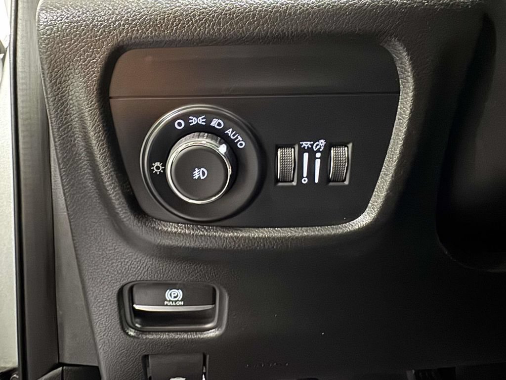 Used 2023 Jeep Grand Cherokee L Limited w/ Luxury Tech Group II AWD/4WD image 24