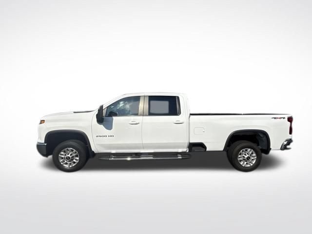 Used 2024 Chevrolet Silverado 2500 LT AWD/4WD image 2