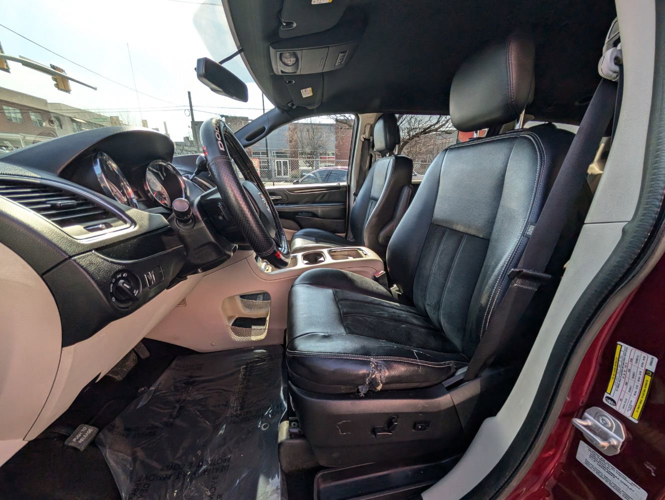 Used 2017 Dodge Grand Caravan SXT FWD image 18