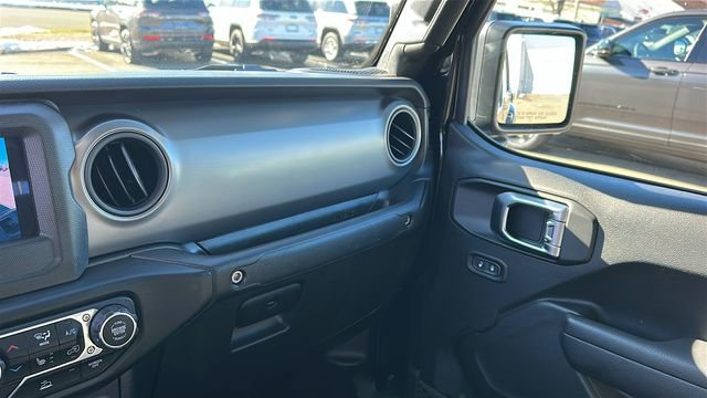 Used 2022 Jeep Gladiator Willys image 18