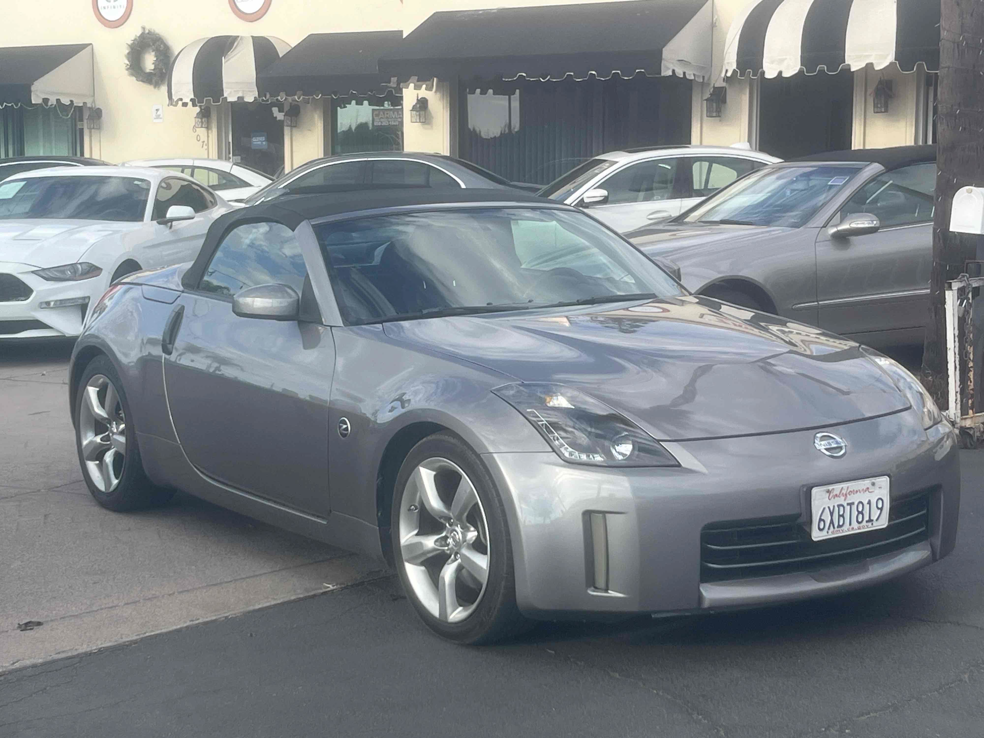 Used 2009 Nissan 350Z Touring RWD image 3