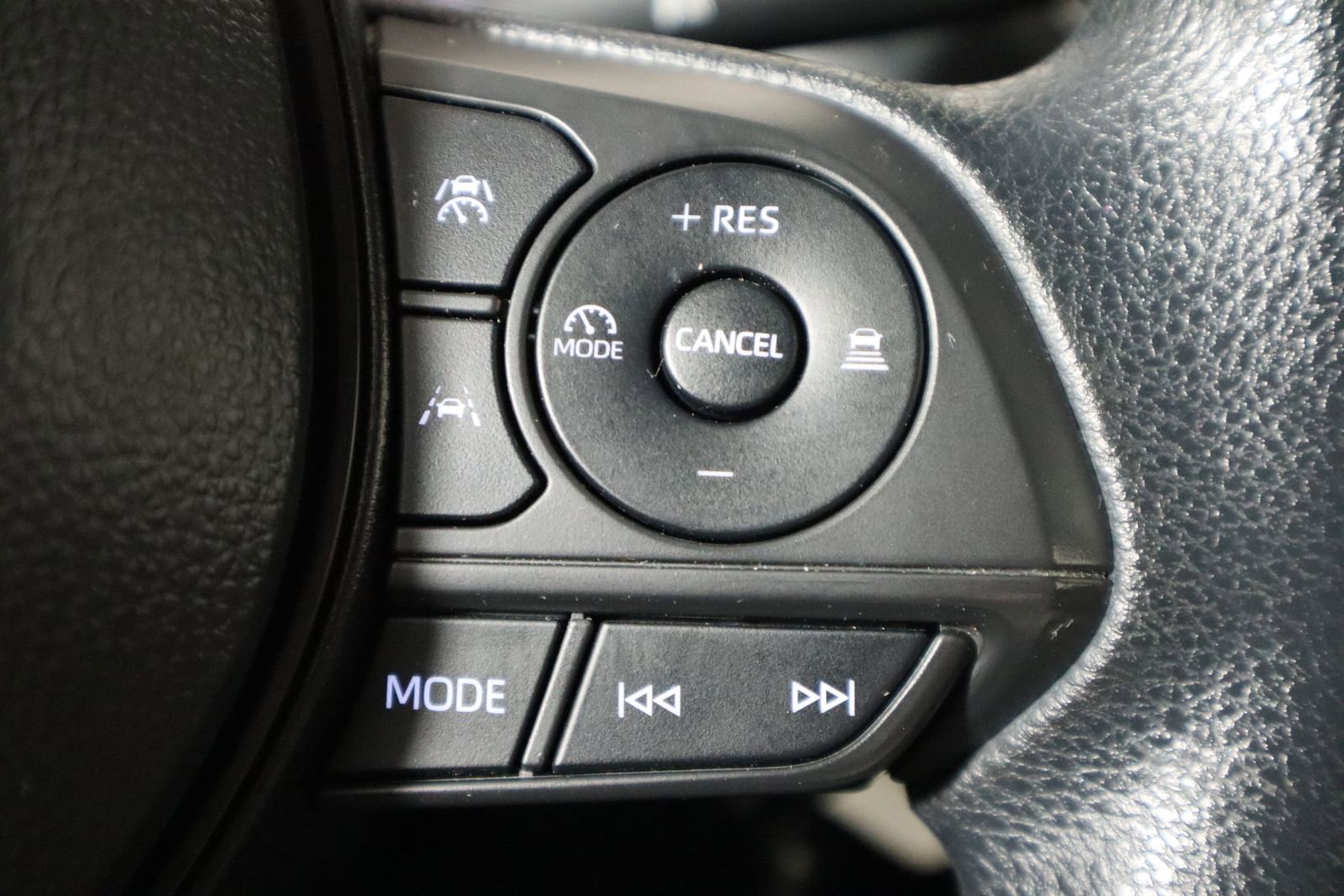 Used 2025 Toyota Corolla LE image 27