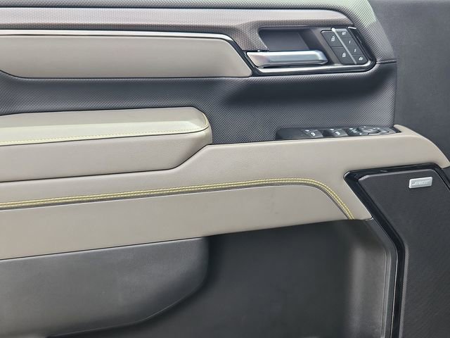 Used 2024 Chevrolet Silverado 2500 ZR2 w/ Technology Package image 12