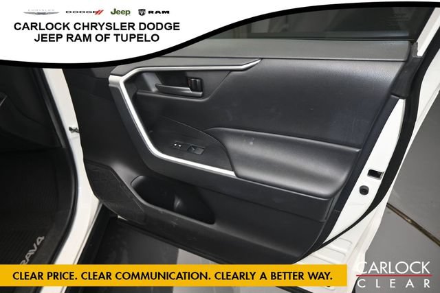 Used 2021 Toyota RAV4 LE AWD/4WD image 32