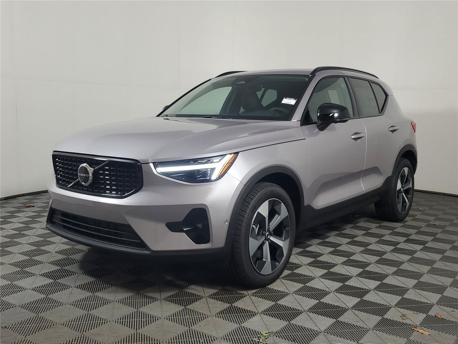 New 2026 Volvo XC40 B5 Plus w/ Protection Package Premier AWD/4WD image 3