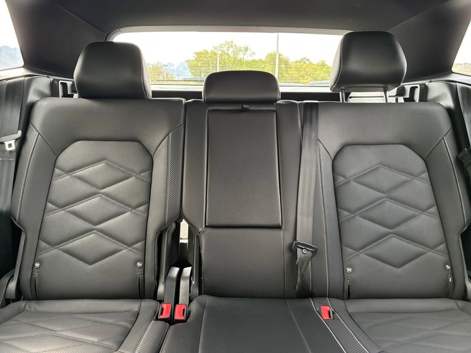 Used 2025 Volkswagen Atlas Cross Sport SE image 40