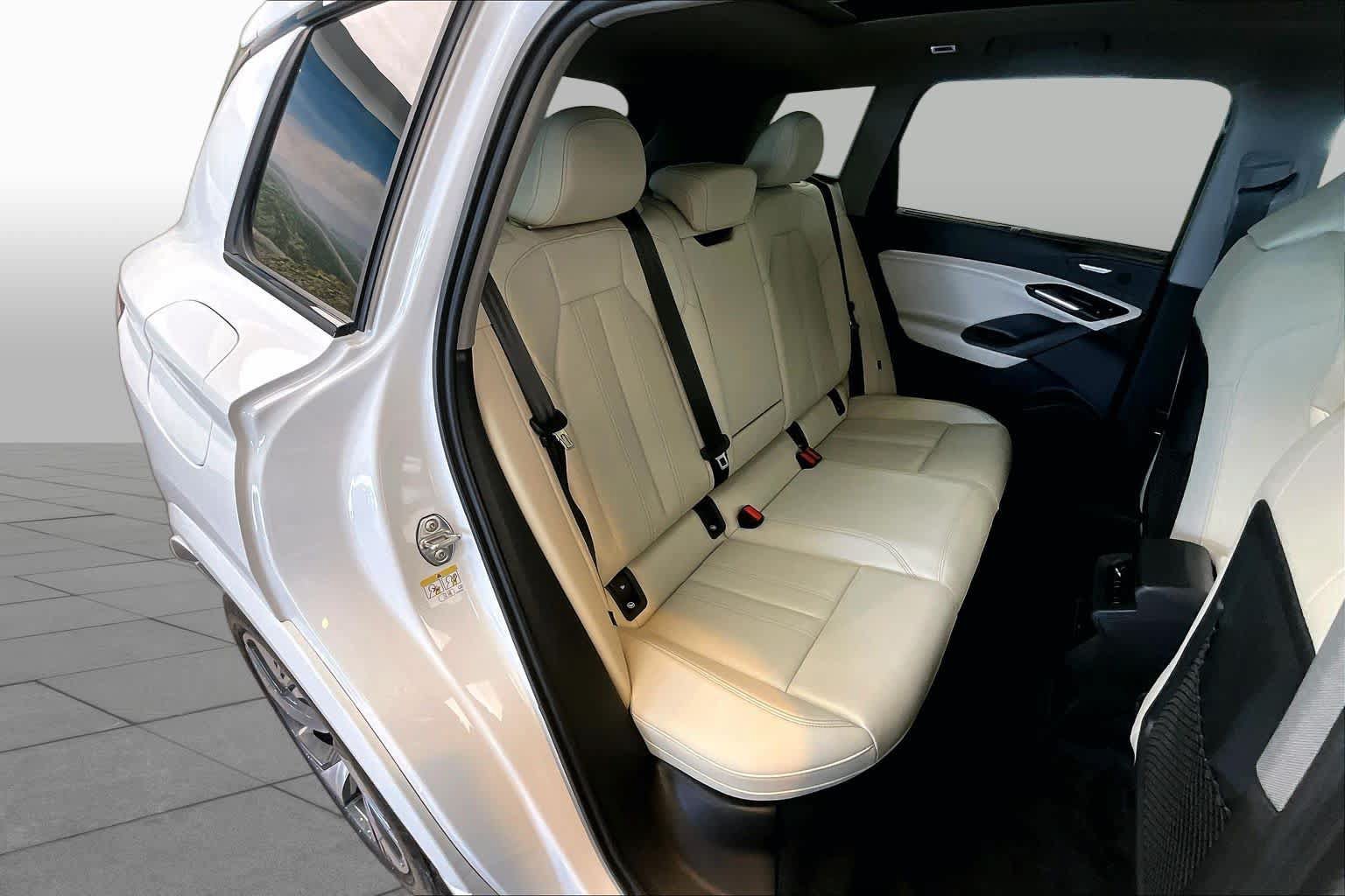 Used 2025 Audi Q6 e-tron Premium Plus w/ Premium Plus AWD/4WD image 19