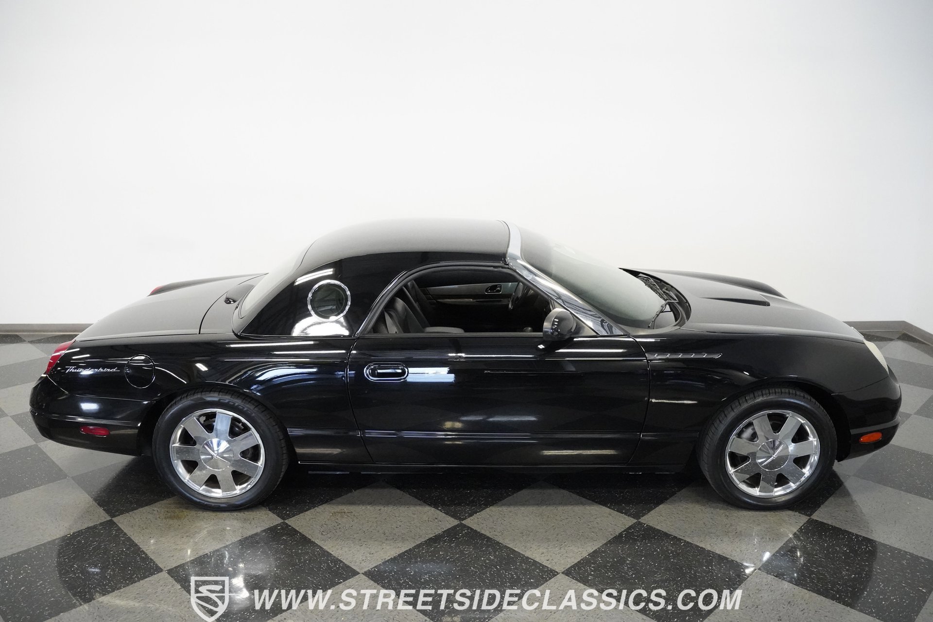 Used 2002 Ford Thunderbird image 31