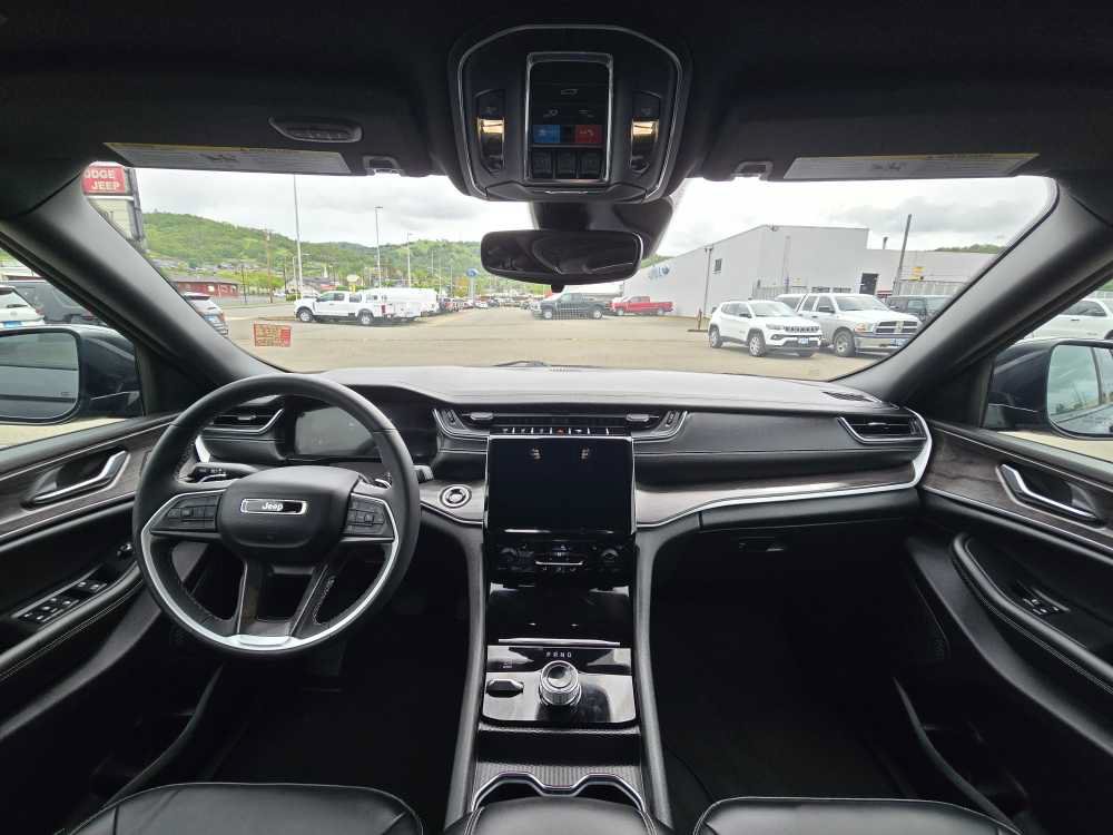 Used 2024 Jeep Grand Cherokee Limited AWD/4WD image 15