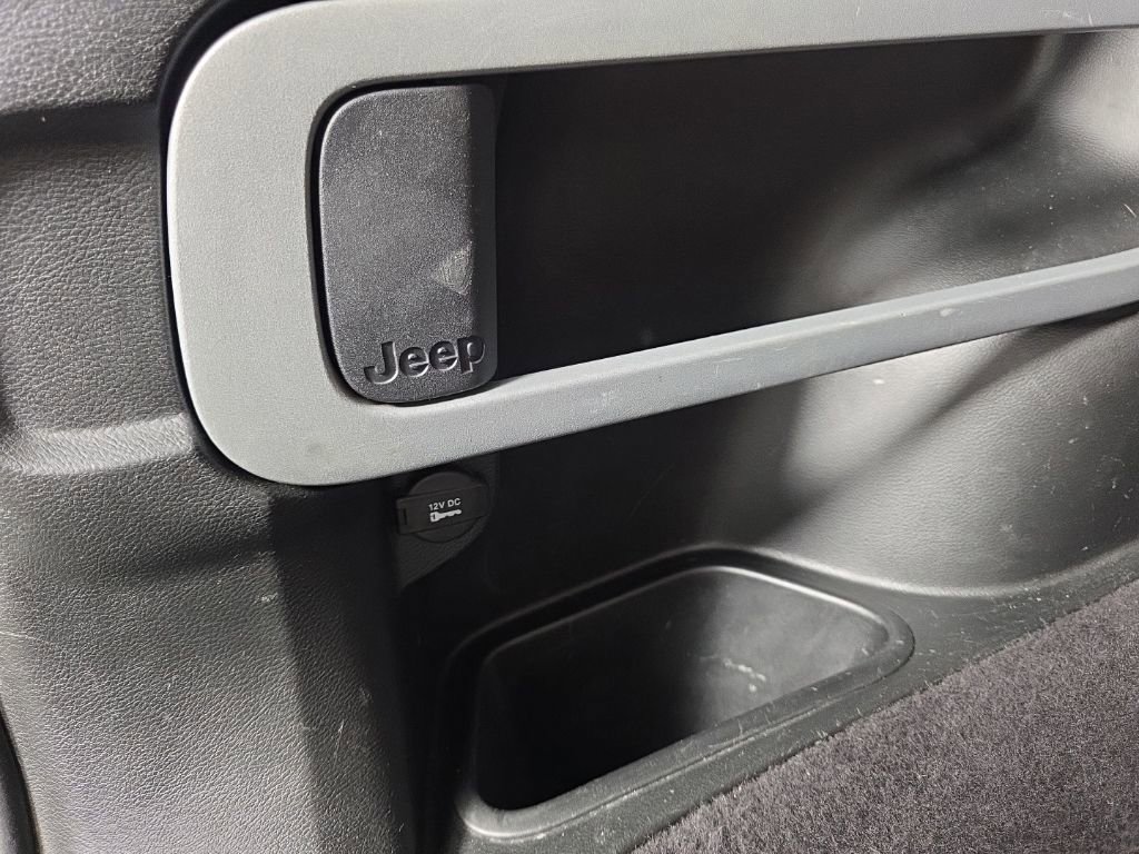 Used 2016 Jeep Cherokee Trailhawk w/ Leather Interior Group image 36