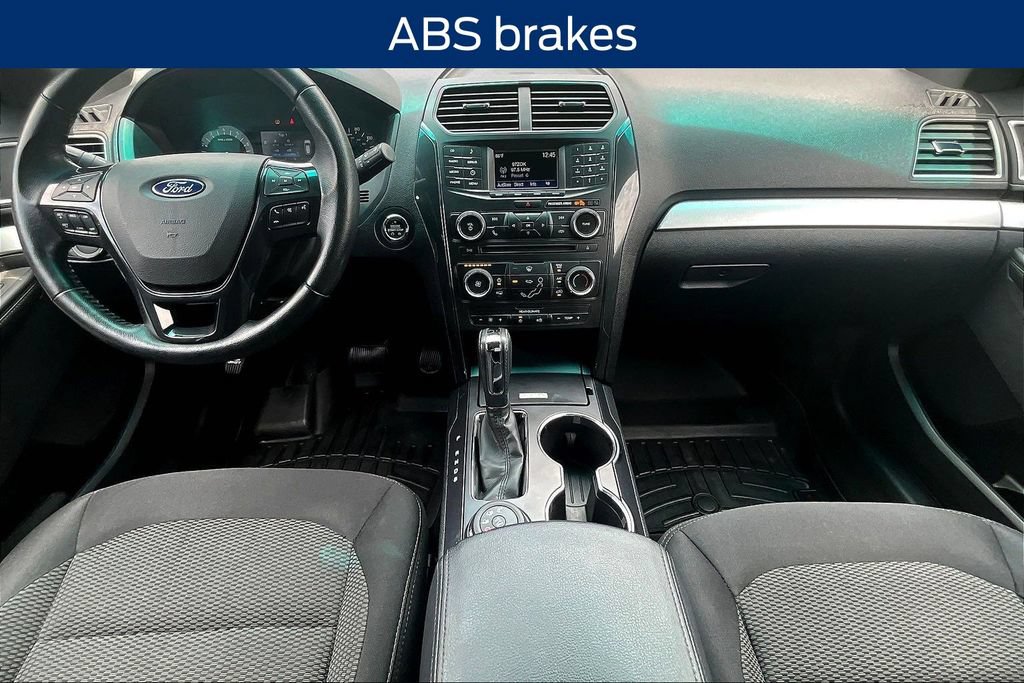 Used 2017 Ford Explorer XLT AWD/4WD image 7