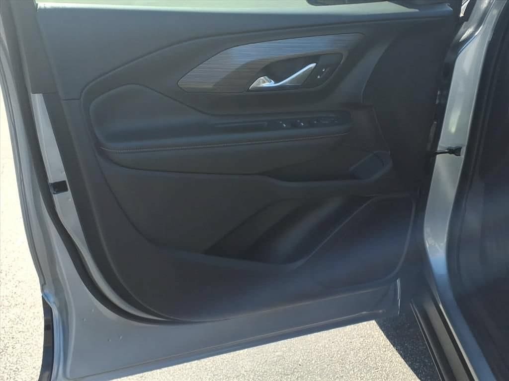 Used 2023 GMC Terrain SLE w/ Elevation Edition FWD image 18