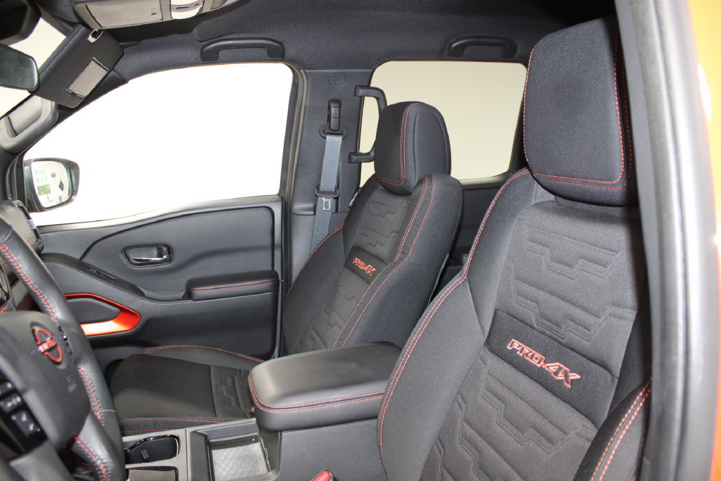 Used 2025 Nissan Frontier PRO-4X AWD/4WD image 13