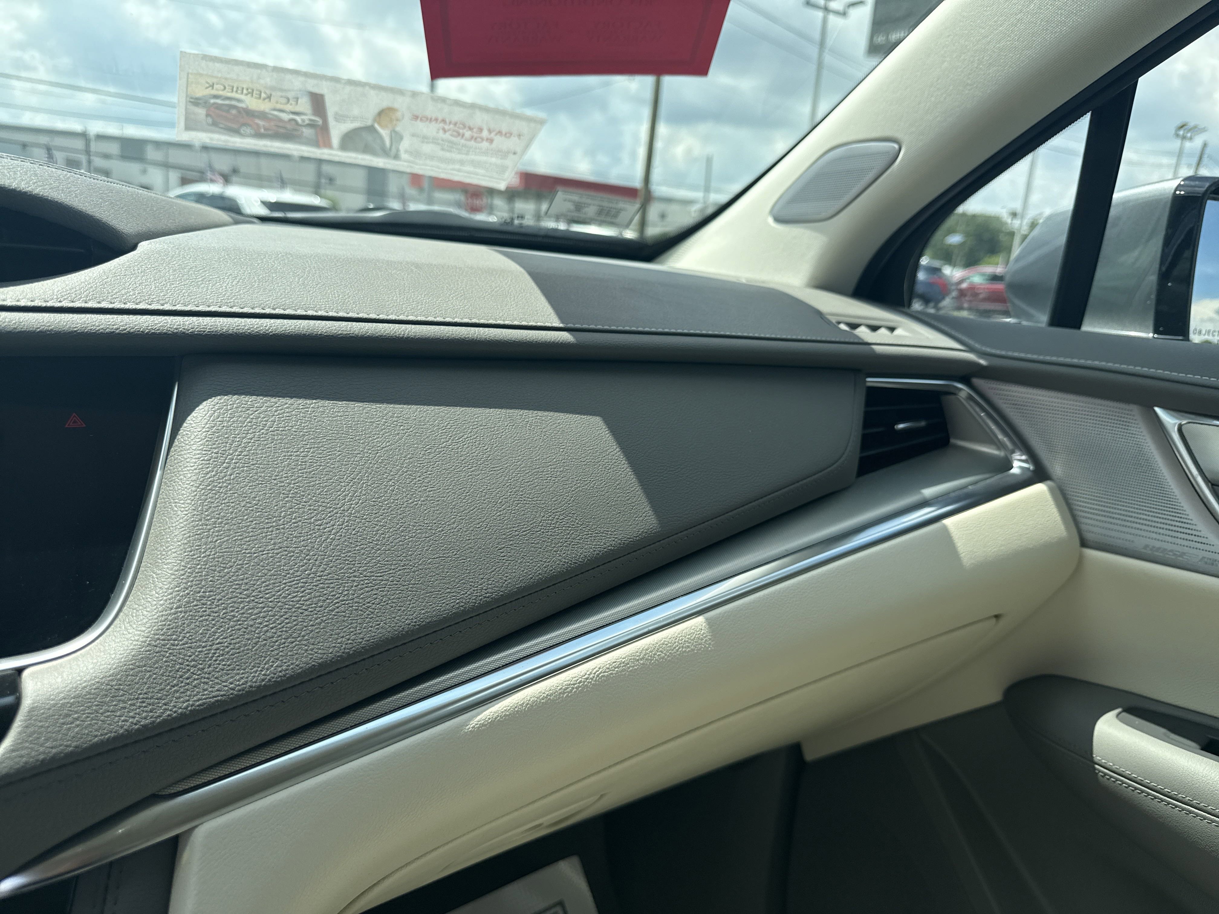 Used 2021 Cadillac XT5 Premium Luxury w/ LPO, Premium Carpet Package image 23