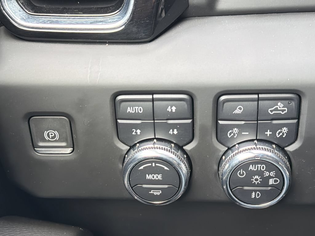 Used 2023 GMC Sierra 1500 Denali w/ Technology Package AWD/4WD image 10