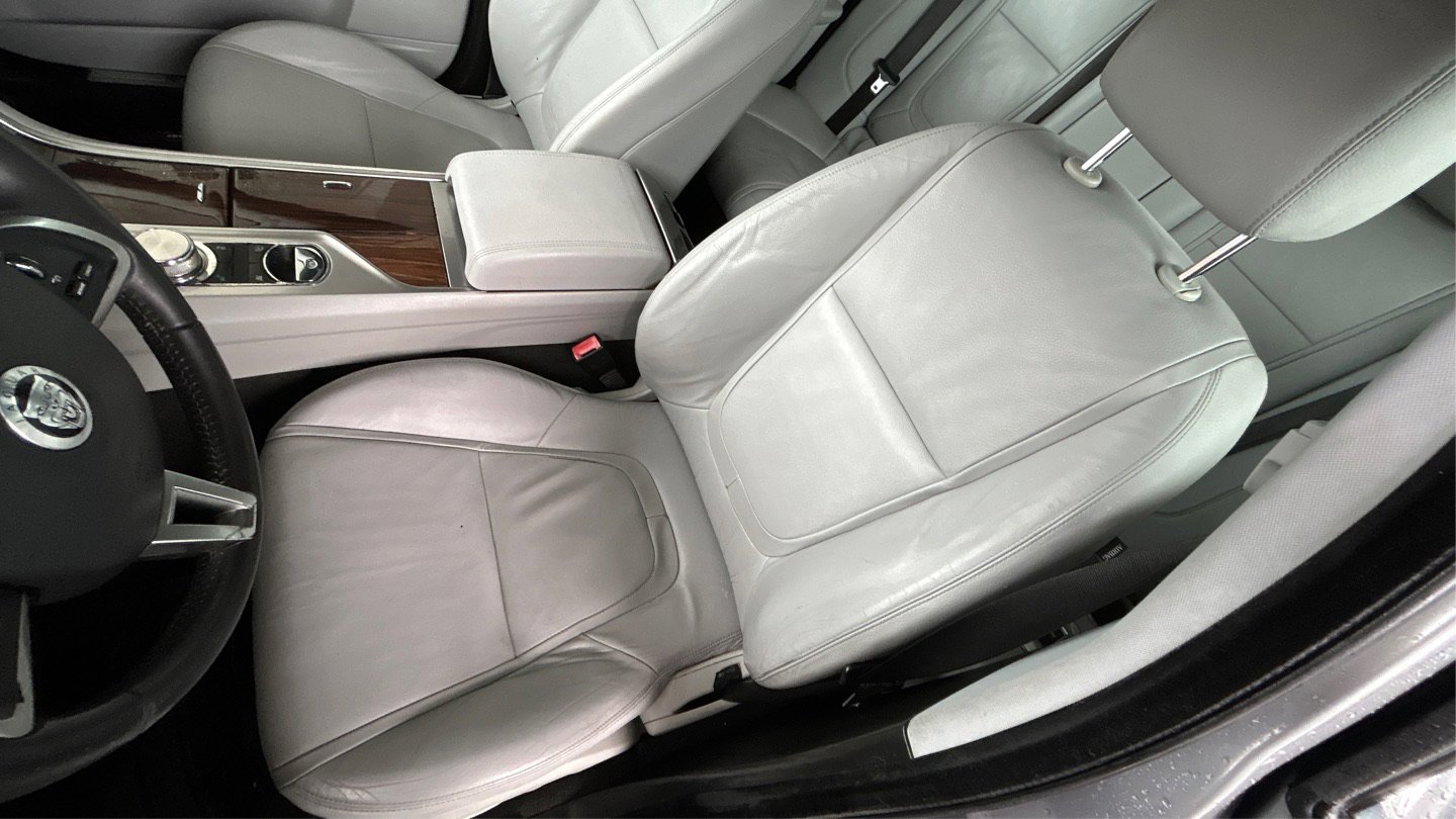 Used 2013 Jaguar XF 3.0 image 11