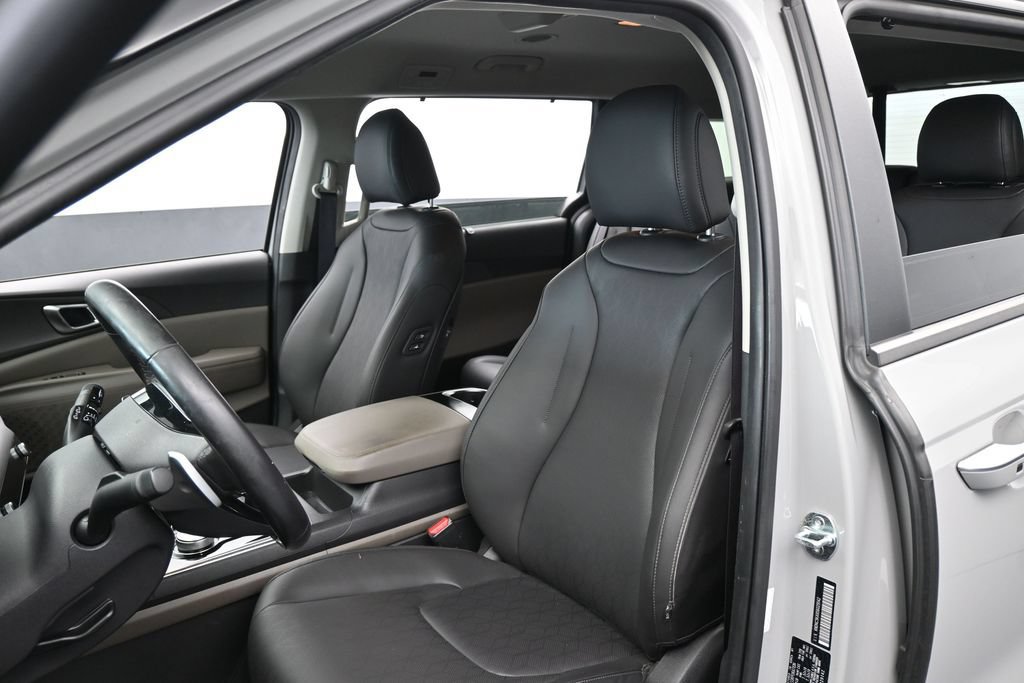 Used 2025 Kia Carnival EX FWD image 10